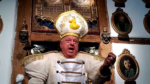 മാഡ്രിഡിലെ വിശുദ്ധ താറാവ് ദേവാലയവും അവിടുത്തെ താറാവ് പുരോഹിതനും