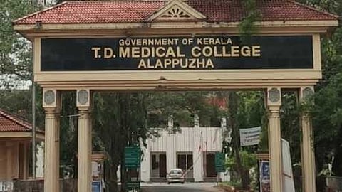 പനിബാധിച്ച 17കാരി മരിച്ച സംഭവത്തിൽ ദുരൂഹത; പെണ്കുട്ടി അഞ്ച് മാസം ഗര്ഭിണിയായിരുന്നുവെന്ന് പോസ്റ്റ്മോർട്ടം റിപ്പോർട്ട്