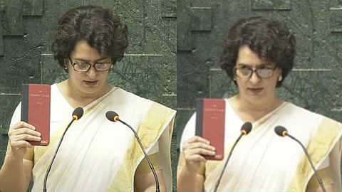 വയനാടിൻ്റെ ശബ്ദമായി ഇനി പ്രിയങ്കയുണ്ട്; സത്യപ്രതിജ്ഞ ചെയ്തത് ഭരണഘടന ഉയർത്തിക്കാട്ടി, വൻ വരവേൽപ്പ്