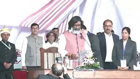 നാലാം തവണയും ജാർഖണ്ഡിന്റെ മുഖ്യമന്ത്രിയായി സോറൻ; സത്യപ്രതിജ്ഞ ചെയ്ത് അധികാരമേറ്റു