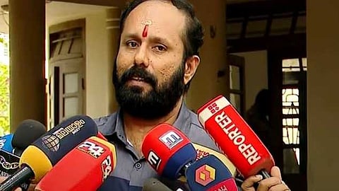 രഹസ്യ രേഖകൾ കൈമാറിയെന്ന് തിരൂർ സതീശ്; ഇതിലും വലിയ വെള്ളിയാഴ്ച വന്നിട്ട് വാപ്പ പള്ളിയിൽ പോയിട്ടില്ലെന്ന് കെ. സുരേന്ദ്രൻ