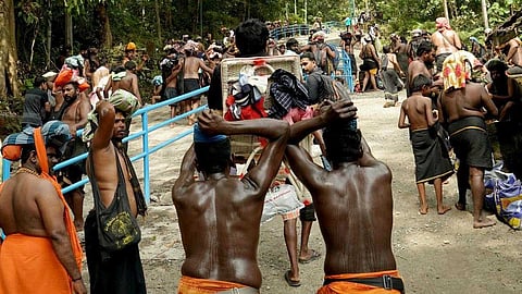 ശബരിമലയില് കൂലി തർക്കം; തീർഥാടകനെ ഇറക്കിവിട്ട നാല് ഡോളി തൊഴിലാളികള് അറസ്റ്റില്