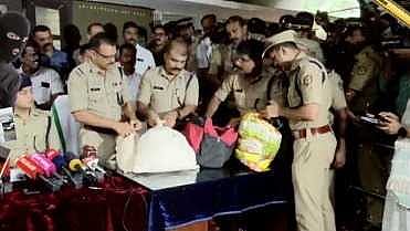 ജനലഴികൾ അറുത്തുമാറ്റി വീടിനകത്തേയ്ക്ക്, 40 മിനിറ്റിൽ ലോക്കർ തുറന്ന് പണവും സ്വർണവും കവർന്നു; പൊലീസിനെ കുഴക്കിയ വളപട്ടണം കവർച്ചാ കേസ്