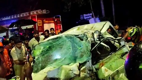 ആലപ്പുഴയിൽ KSRTC ബസും കാറും കൂട്ടിയിടിച്ചു;
5 പേർക്ക് ദാരുണാന്ത്യം