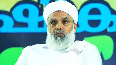 സമസ്ത വിവാദത്തില് ഉമര്ഫൈസി മുക്കത്തിന് രൂക്ഷവിമര്ശനം; പരാതി നല്കി കോഴിക്കോട് കൈതപ്പൊയില് മഹല്ല് കമ്മിറ്റി