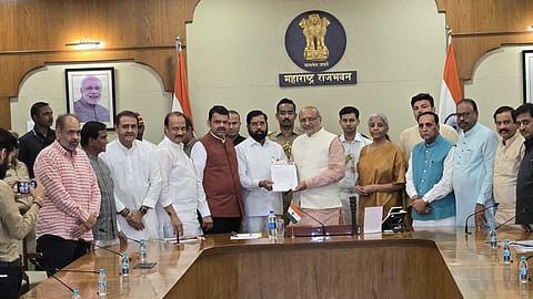 മഹാരാഷ്ട്ര ഗവർണറെ കണ്ട് ഫഡ്നാവിസ്; വകുപ്പുകളുടെ കാര്യത്തിൽ തീരുമാനം ഇന്ന്