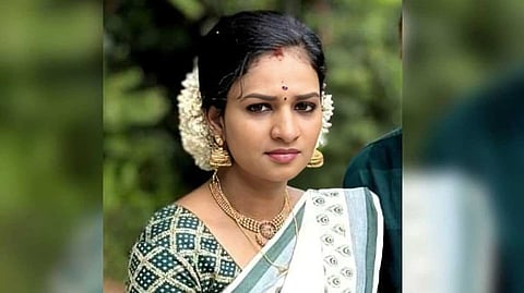 ഭര്തൃഗൃഹത്തില് നവവധുവിനെ മരിച്ച നിലയില് കണ്ടെത്തിയ സംഭവം; ഭര്ത്താവ് അഭിജിത് കസ്റ്റഡിയില്