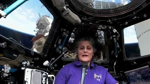 ബഹിരാകാശത്ത് വെള്ളം കുടിക്കുന്നതെങ്ങനെ? വിദ്യാർഥികൾക്ക് ഡെമോ ഓൺലൈൻ ക്ലാസ് നൽകി സുനിതാ വില്യംസ്