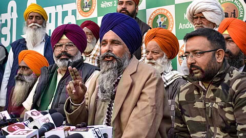 'ഡൽഹി ചലോ' മാർച്ചിൽ വീണ്ടും സംഘർഷം; കണ്ണീർ വാതക പ്രയോഗത്തിൽ 9 കർഷകർക്ക് പരുക്ക്