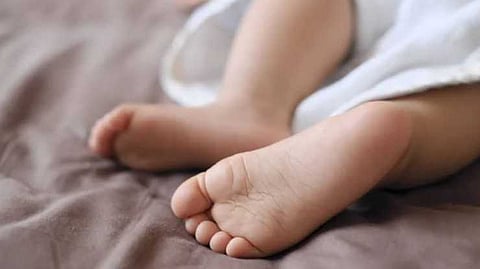 ട്രെയിനിലെ ശുചിമുറിയിൽ നവജാത ശിശുവിന്റെ മൃതദേഹം; വേസ്റ്റ് ബിന്നിൽ ഉപേക്ഷിക്കപ്പെട്ട നിലയിൽ