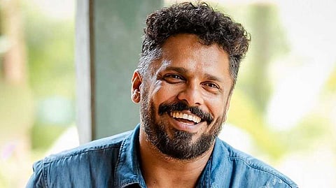 ആഷിഖ് അബു 2 കോടി 15 ലക്ഷം രൂപ നൽകാൻ ഉണ്ട്; പ്രൊഡ്യൂസേഴ്സ് അസോസിയേഷനിൽ പരാതിയുമായി നിർമാതാവ്