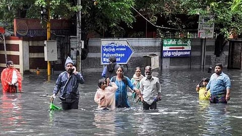 തമിഴ്നാട്ടിൽ കനത്ത മഴ തുടരുന്നു; പ്രളയ മുന്നറിയിപ്പ് പുറപ്പെടുവിച്ചു