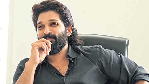 അല്ലു അർജുൻ ജയിൽ മോചിതനായി; പിൻഗേറ്റിലൂടെ പുറത്തിറങ്ങി