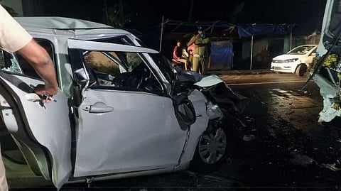 പത്തനംതിട്ടയില് ശബരിമല തീര്ഥാടകരുടെ ബസും കാറും കൂട്ടിയിടിച്ച് അപകടം; ഒരു കുടുംബത്തിലെ 4 പേര് മരിച്ചു