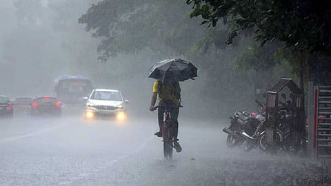 സംസ്ഥാനത്ത് ബുധനാഴ്ചയോടെ വീണ്ടും മഴ കനക്കും: മുന്നറിയിപ്പുകൾ ഇങ്ങനെ