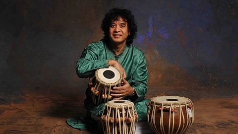 വേദിയിൽ ഒഴുകിപ്പരക്കുന്ന സംഗീതം; സാക്കിർ ഹുസൈൻ എന്ന മാന്ത്രികന്റെ താളപ്പെരുക്കം ഒരുകാലത്തും നിലയ്ക്കില്ല