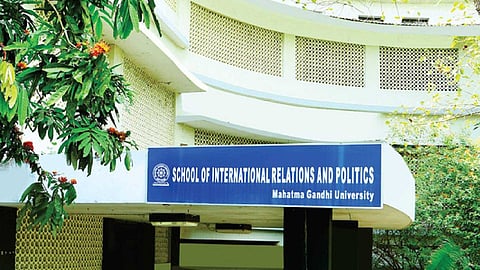 സെമിനാറിനെത്തിയ വിദ്യാർഥിനിയോട് ലൈംഗികാതിക്രമം; എംജി സര്വകലാശാല അധ്യാപകനെതിരെ വിസിക്കും രജിസ്ട്രാറിനും പരാതി