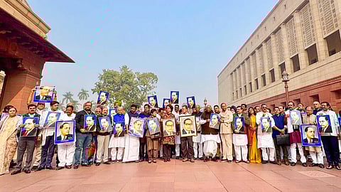 അമിത് ഷായുടെ അംബേദ്കര് വിരുദ്ധ പരാമര്ശം: പ്രതിഷേധത്തില് മുങ്ങി പാര്ലമെന്റ്, ഇരുസഭകളും നിര്ത്തിവെച്ചു