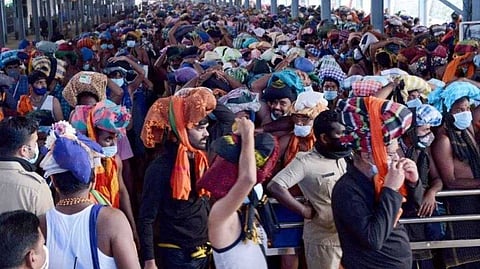 മണ്ഡല, മകരവിളക്ക് പൂജ ദിവസങ്ങളിൽ ഭക്തരെ നിജപ്പെടുത്തിയേക്കും; അന്തിമ തീരുമാനം ഹൈക്കോടതി ഉത്തരവിന് ശേഷം