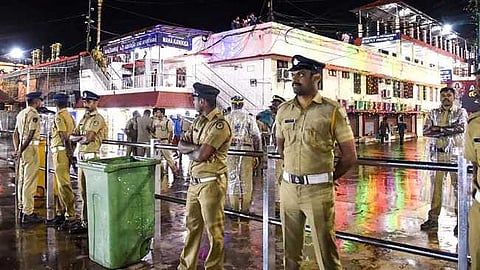 ഭക്തർക്ക് അടിയന്തര ചികിത്സ ഉറപ്പുവരുത്തണം; സന്നിധാനത്ത് സേവനമനുഷ്ഠിക്കുന്ന പൊലീസുകാർക്ക് സിപിആർ പരിശീലനം