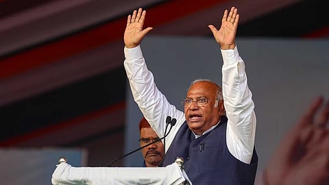 കേന്ദ്ര തെരഞ്ഞെടുപ്പ് കമ്മീഷൻ്റെ പ്രവർത്തനം സുതാര്യമല്ല; വിമർശനമുന്നയിച്ച് മല്ലികാർജുൻ ഖർഗെ