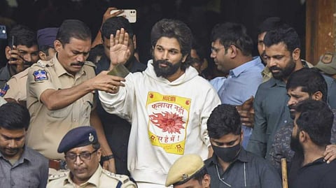 പുഷ്പ 2 പ്രീമിയർ ഷോയ്ക്കിടെ യുവതി മരിച്ച സംഭവം: നടൻ അല്ലു അർജുൻ ചോദ്യം ചെയ്യലിന് ഹാജരായി