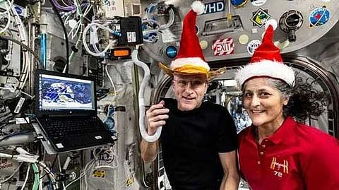 ബഹിരാകാശത്ത് ക്രിസ്മസ് ആഘോഷിച്ച് സുനിതാ വില്യംസ്; അലങ്കാരങ്ങൾ എവിടെ നിന്നെന്ന് ചോദ്യങ്ങളുമായി സമൂഹമാധ്യമങ്ങൾ