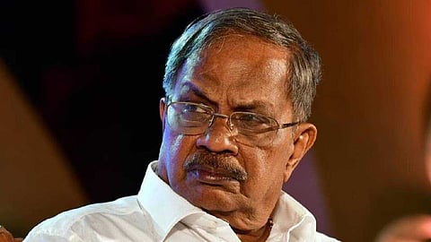 പിണറായി വിജയനെ വേദിയിലിരുത്തി വിമര്ശിച്ച എഴുത്തുകാരന്; എംടി രാഷ്ട്രീയം പറയുമ്പോള്