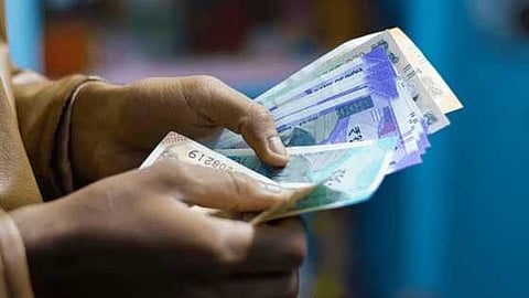 ക്ഷേമ പെൻഷൻ തട്ടിപ്പിൽ സർക്കാർ നടപടി തുടരുന്നു: 38 ഉദ്യോഗസ്ഥർക്ക് സസ്പെൻഷൻ, പണം 18% പലിശ സഹിതം തിരിച്ചു പിടിക്കും