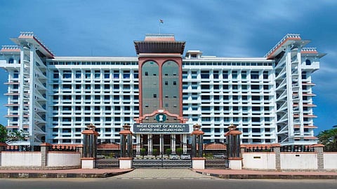 വയനാട് പുനരധിവാസം: എസ്റ്റേറ്റ് ഭൂമി ലാന്ഡ് അക്വിസിഷന് നിയമപ്രകാരം ഏറ്റെടുക്കാമെന്ന് ഹൈക്കോടതി