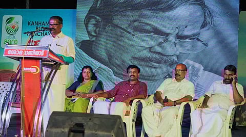 പെരിയ കേസ് പ്രതികളുമായി വേദി പങ്കിട്ട് കോണ്ഗ്രസ് നേതാവ്; പങ്കെടുത്തത് കല്ല്യോട്ട് ബ്ലോക്ക് പഞ്ചായത്ത് അംഗം