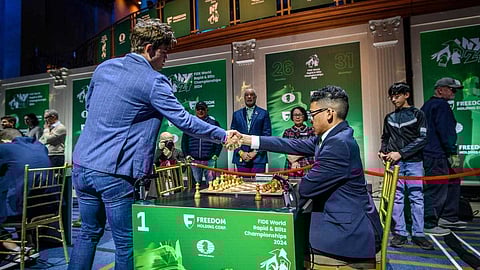 ജീന്സ് ധരിച്ച് മത്സരിക്കാനെത്തിയതിന് പിഴ; ലോക ബ്ലിറ്റ്സ് ചാംപ്യന്ഷിപ്പില് നിന്നും പിന്മാറി മാഗ്നസ് കാള്സന്