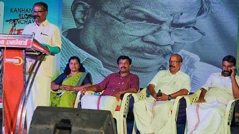 'പാര്ട്ടി നിര്ദേശ പ്രകാരമാണ് എല്ലാം ചെയ്തത്'; പെരിയ കേസ് പ്രതികളുമായി വേദി പങ്കിട്ടതില് കോണ്ഗ്രസ് നേതാവ്