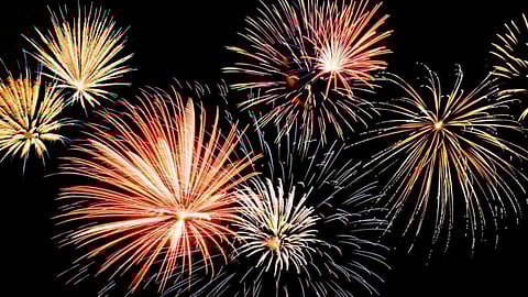 വെടിക്കെട്ട് അനുമതി നിഷേധിച്ച സംഭവം; പ്രതിഷേധവുമായി തിരുവമ്പാടി, പാറമേക്കാവ് ദേവസ്വങ്ങൾ