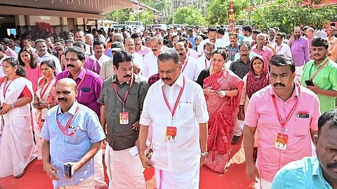 ലോക്സഭാ തെരഞ്ഞെടുപ്പില് പോലും ജില്ലാ കമ്മിറ്റി സംഘടനാ ജോലി ചെയ്തില്ല; പത്തനംതിട്ട സിപിഎം നേതൃത്വത്തിനെതിരെ
എം.വി. ഗോവിന്ദന്