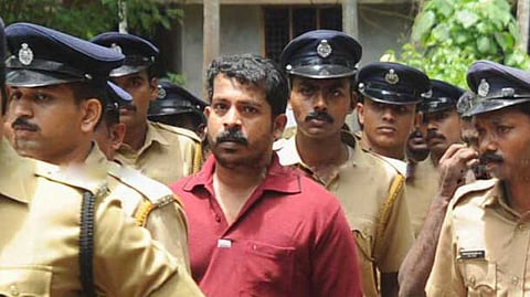 ഒരു ക്രിമിനലിന് എങ്ങനെയാണ് പരോള് ലഭിച്ചത്? കൊടി സുനി പുറത്തിറങ്ങിയതില് കെ. കെ. രമ