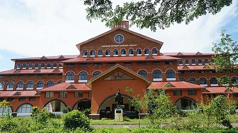 കണ്ണൂർ സർവകലാശാല വെബ്സൈറ്റിൽ അംഗീകാരമില്ലാത്ത കോഴ്സിന്റെ ഫലം; രജിസ്ട്രാര് റിപ്പോര്ട്ട് കൈമാറി, അന്വേഷണത്തിന് ഉപസമിതി