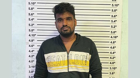 നാട്ടുകാരെ അക്രമിക്കുന്നത് കണ്ട് തടയാന് ശ്രമിച്ച പൊലീസുകാരന്റെ കൈ കടിച്ചു മുറിച്ചു; യുവാവ് പിടിയില്