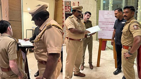 പുതുവത്സര ആഘോഷത്തിന്റെ ഭാഗമായി മറൈന് ഡ്രൈവില് ആഢംബര കാറില് അഭ്യാസ പ്രകടനം; അന്വേഷണം ആരംഭിച്ച് പൊലീസ്