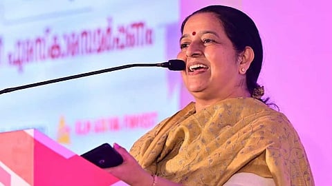 ഉമ തോമസിൻ്റെ ആരോഗ്യനിലയിൽ പുരോഗതി; നീർക്കെട്ടെന്ന് എക്സ്-റേ ഫലം, വെൻ്റിലേറ്ററിൽ തുടരും