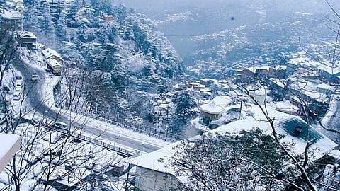 മഞ്ഞിൽ പുതഞ്ഞ് ഹിമാചൽ പ്രദേശ്; ശീതകാല സൗന്ദര്യം ആസ്വദിക്കാൻ സഞ്ചാരികളുടെ പ്രവാഹം