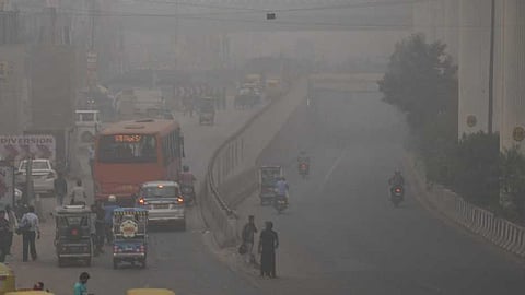 ഡൽഹിയിൽ അതിശൈത്യവും കനത്ത മൂടൽമഞ്ഞും; 200ഓളം വിമാനങ്ങൾ വൈകി, 24ഓളം ട്രെയിൻ സർവീസുകൾ തടസ്സപ്പെട്ടു