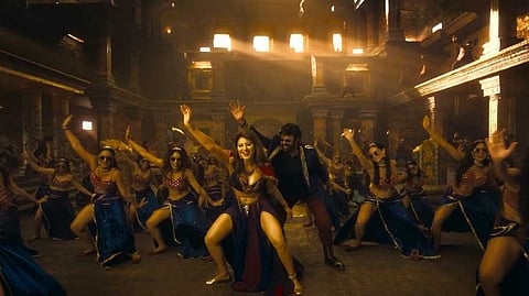 ഇതൊക്കെയാണോ ഡാന്സ് നമ്പര്? ബാലയ്യയുടെ 'ദബിഡി ദിബിഡി' കോറിയോഗ്രഫി അശ്ലീലമെന്ന് സോഷ്യല് മീഡിയ