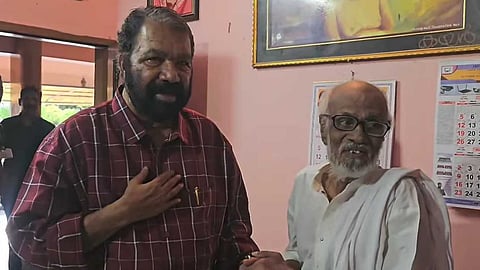 സംസ്ഥാന സ്കൂൾ കലോത്സവം: സ്വർണ്ണക്കപ്പിന്റെ ഡിസൈനറെ നേരിൽ കണ്ട് ക്ഷണിച്ച് മന്ത്രി
