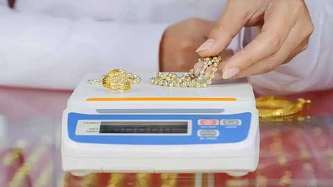 കൊല്ലത്ത് വ്യാജ സ്വർണം പണയം വെച്ച് കോടികളുടെ തട്ടിപ്പ്; ഒരാൾ അറസ്റ്റിൽ, മുഖ്യസൂത്രധാരനെ തിരഞ്ഞ് പൊലീസ്