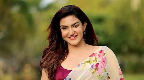 "സ്ത്രീകൾക്കെതിരെ സൈബർ അധിക്ഷേപം നടത്തുന്നവർക്കെതിരെ യുദ്ധം"; നിയമപരമായി നേരിടുമെന്ന് ഹണി റോസ്