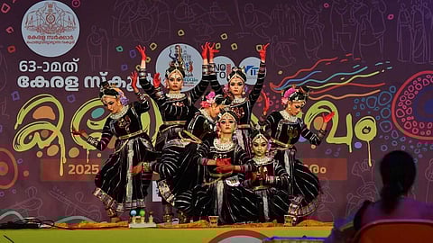 കൗമാരോത്സവം ഫോട്ടോ ഫിനിഷിലേക്ക്; ഒപ്പത്തിനൊപ്പം തൃശൂരും കണ്ണൂരും