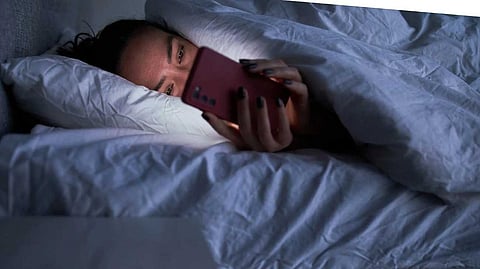 നിങ്ങള് ഒരു ഫോണ് അഡിക്ട് ആണോ? ഇതൊന്ന് പരീക്ഷിച്ച് നോക്കൂ...