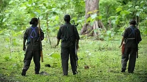 മാവോയിസ്റ്റുകൾ കീഴടങ്ങുന്നു; മലയാളി ജിഷ അടക്കം എട്ട് പേർ കീഴടങ്ങുന്നത് ചിക്മംഗളൂരു കളക്ടർക്ക് മുൻപിൽ
