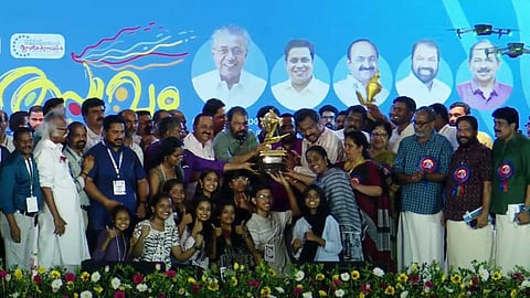 എ ഗ്രേഡ് നേടിയവർക്ക് സമ്മാന തുക വർധിപ്പിച്ച് സർക്കാർ; കപ്പെടുത്തവർക്ക് രേഖാചിത്രം ഫ്രീ ടിക്കറ്റുമായി ആസിഫ് അലി